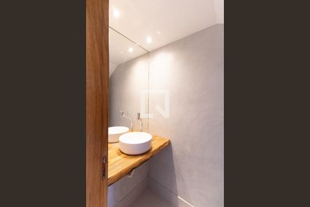Lavabo de casa à venda com 3 quartos, 120m² em Vila Gumercindo, São Paulo
