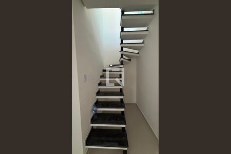 Escada de apartamento para alugar com 3 quartos, 90m² em Vila Mazzei, Santo André
