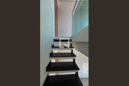 Escada de apartamento para alugar com 3 quartos, 90m² em Vila Mazzei, Santo André