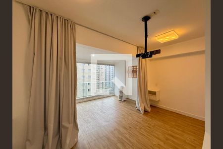 Sala/Quarto de kitnet/studio à venda com 0 quarto, 33m² em Brooklin, São Paulo