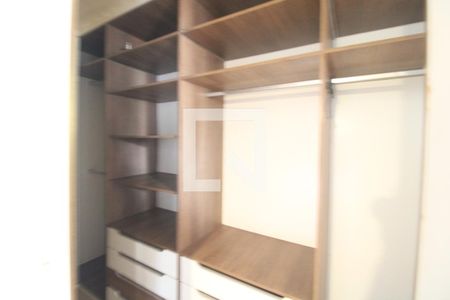 Closet da suíte de casa para alugar com 3 quartos, 124m² em Jardim Nosso Lar, São Paulo