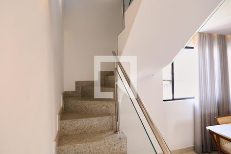 Escada de apartamento à venda com 2 quartos, 90m² em Sagrada Família, Belo Horizonte