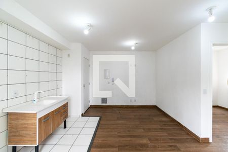 Sala  de apartamento para alugar com 2 quartos, 40m² em Vila Mira, São Paulo