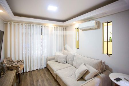 Sala de casa para alugar com 4 quartos, 226m² em Taboão, Diadema