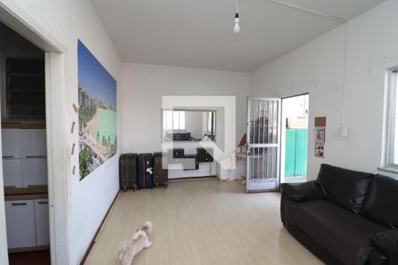 Sala 1 de casa à venda com 6 quartos, 180m² em Jardim Guanabara, Rio de Janeiro