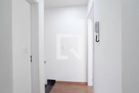 Corredor de casa para alugar com 2 quartos, 80m² em Itapoã, Belo Horizonte