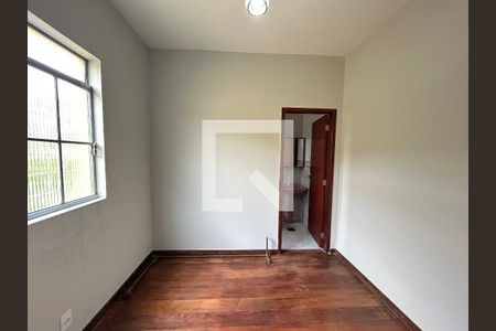 Casa à venda com 6 quartos, 223m² em Alípio de Melo, Belo Horizonte