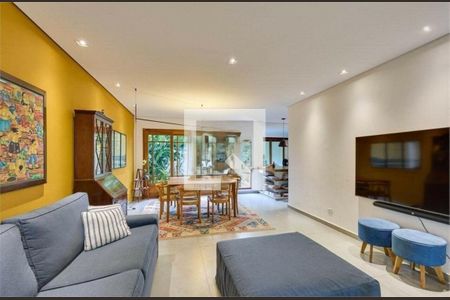 Casa à venda com 3 quartos, 210m² em Granja Julieta, São Paulo