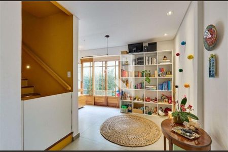 Casa à venda com 3 quartos, 210m² em Granja Julieta, São Paulo