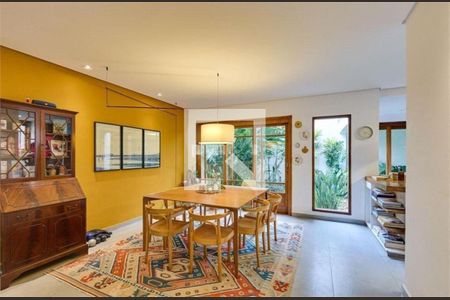 Casa à venda com 3 quartos, 210m² em Granja Julieta, São Paulo