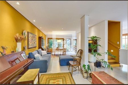 Casa à venda com 3 quartos, 210m² em Granja Julieta, São Paulo