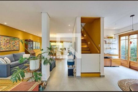 Casa à venda com 3 quartos, 210m² em Granja Julieta, São Paulo