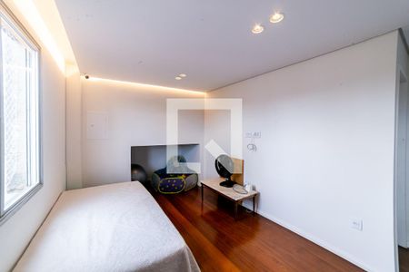 Sala de TV de apartamento à venda com 4 quartos, 155m² em Santo Antônio, Belo Horizonte