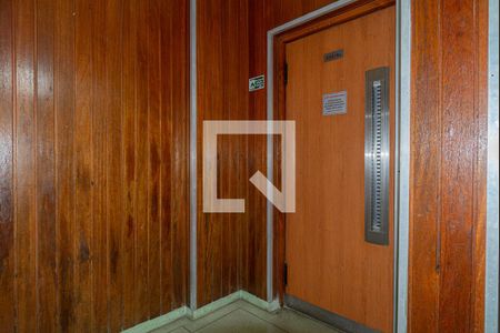 Área comum - Elevador de apartamento para alugar com 2 quartos, 100m² em Bela Vista, São Paulo