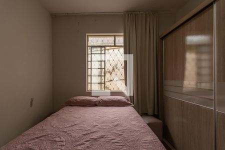 Quarto 2 de casa à venda com 3 quartos, 430m² em Glória, Belo Horizonte