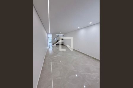 Casa à venda com 4 quartos, 205m² em Vila Gumercindo, São Paulo