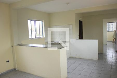 Sala com cozinha americana  de apartamento para alugar com 2 quartos, 75m² em Jardim Baruch, Guarulhos