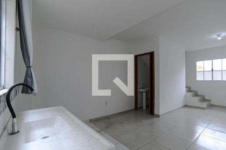 Cozinha de casa de condomínio para alugar com 2 quartos, 55m² em Jardim Sao Pedro, Mogi das Cruzes