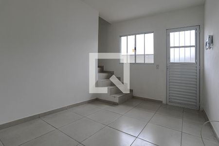 Sala de casa de condomínio para alugar com 2 quartos, 55m² em Jardim Sao Pedro, Mogi das Cruzes