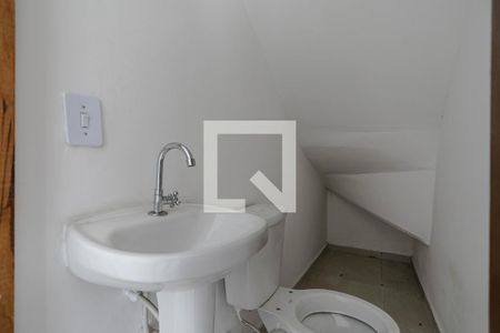 Lavabo de casa de condomínio para alugar com 2 quartos, 55m² em Jardim Sao Pedro, Mogi das Cruzes