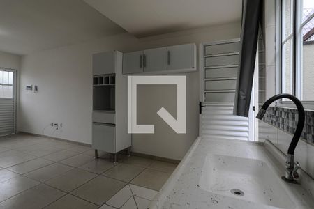Cozinha de casa de condomínio para alugar com 2 quartos, 55m² em Jardim Sao Pedro, Mogi das Cruzes