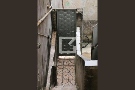 escada de casa para alugar com 2 quartos, 84m² em Centro, Nilópolis