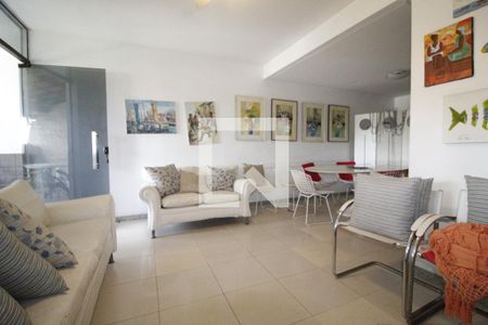 Sala  de casa de condomínio para alugar com 3 quartos, 200m² em Piatã, Salvador