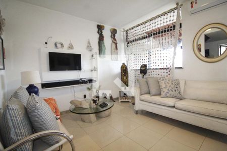 Sala de casa de condomínio para alugar com 3 quartos, 200m² em Piatã, Salvador