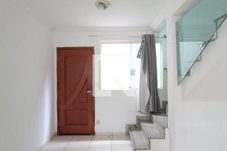 Sala de casa de condomínio à venda com 2 quartos, 67m² em Jardim Xangrilá, Contagem