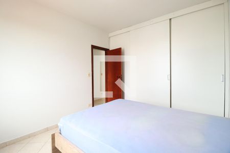 Quarto 1 de apartamento para alugar com 2 quartos, 64m² em Morada da Colina, Uberlândia