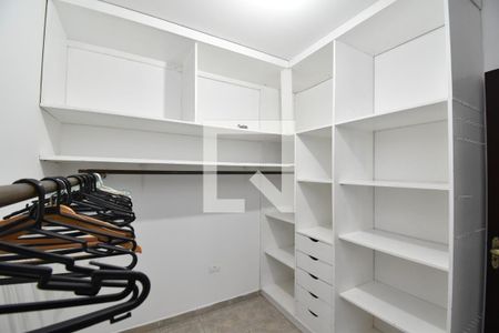 Closet da Suíte 1 de casa para alugar com 3 quartos, 320m² em Mossunguê, Curitiba