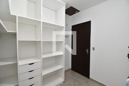 Closet da Suíte 1 de casa para alugar com 3 quartos, 320m² em Mossunguê, Curitiba