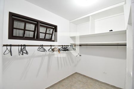 Closet da Suíte 1 de casa para alugar com 3 quartos, 320m² em Mossunguê, Curitiba