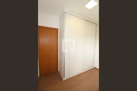 Quarto de apartamento para alugar com 2 quartos, 70m² em Colinas do Paratehy, São José dos Campos