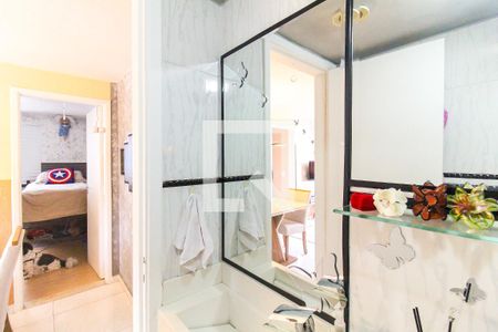 Banheiro de apartamento à venda com 2 quartos, 40m² em Vila Carmosina, São Paulo