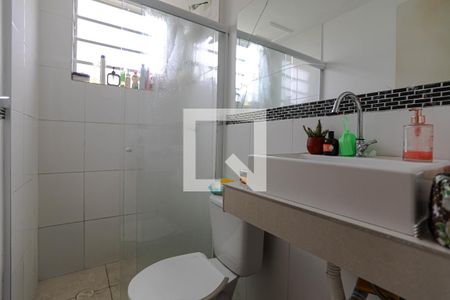 Banheiro de apartamento para alugar com 2 quartos, 48m² em Vila Mogilar, Mogi das Cruzes