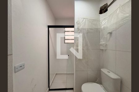 Banheiro de kitnet/studio para alugar com 1 quarto, 20m² em Parque das Nações, Santo André
