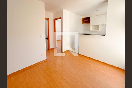 Sala de apartamento para alugar com 2 quartos, 45m² em Serraria, São José