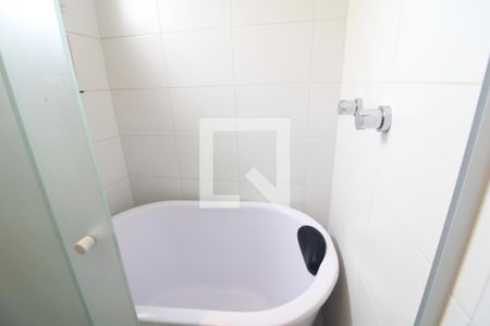 Banheiro da suíte de casa de condomínio à venda com 3 quartos, 115m² em Usina Piratininga, São Paulo