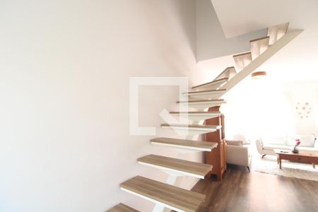 Escada de casa de condomínio à venda com 3 quartos, 115m² em Usina Piratininga, São Paulo