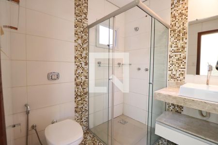 Banheiro do Quarto 1 de casa para alugar com 4 quartos, 360m² em Santa Mônica, Uberlândia