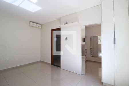 Quarto 1 - Suíte de casa para alugar com 4 quartos, 360m² em Santa Mônica, Uberlândia