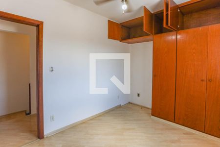 Casa à venda com 3 quartos, 370m² em Vila Nogueira, Diadema