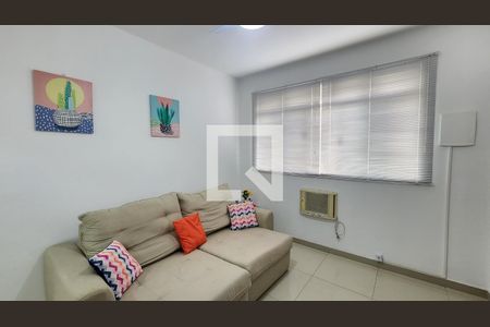 Sala de apartamento para alugar com 2 quartos, 70m² em Gonzaga, Santos