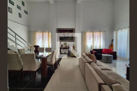 Sala  de casa de condomínio para alugar com 3 quartos, 400m² em Vargem Grande, Rio de Janeiro