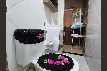Banheiro suite 3 de casa de condomínio para alugar com 3 quartos, 400m² em Vargem Grande, Rio de Janeiro