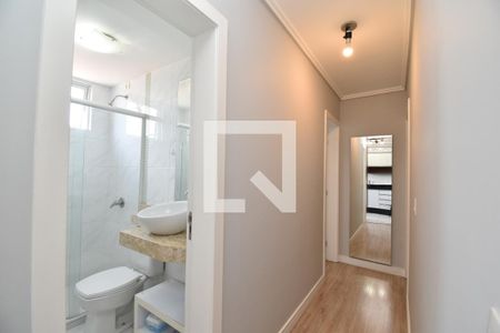 Corredor de apartamento para alugar com 2 quartos, 69m² em Jardim Botânico, Curitiba