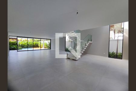 Casa à venda com 5 quartos, 715m² em Barra da Tijuca, Rio de Janeiro