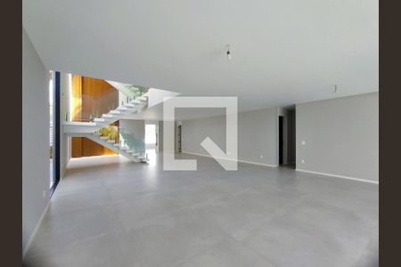 Casa à venda com 5 quartos, 715m² em Barra da Tijuca, Rio de Janeiro