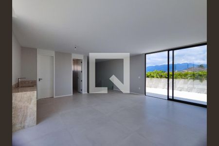 Casa à venda com 5 quartos, 715m² em Barra da Tijuca, Rio de Janeiro